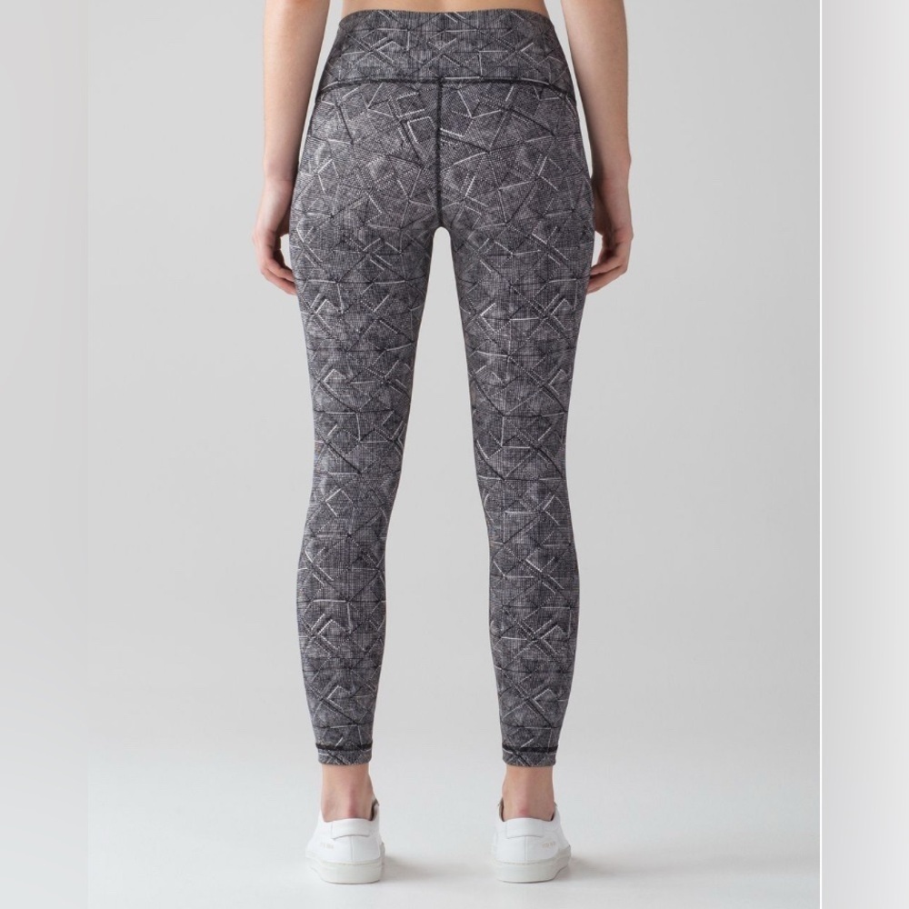 Lululemon Wunder Under Hi-Rise 7/8 Tight (Full-On Luxtreme 25") - Size 6
